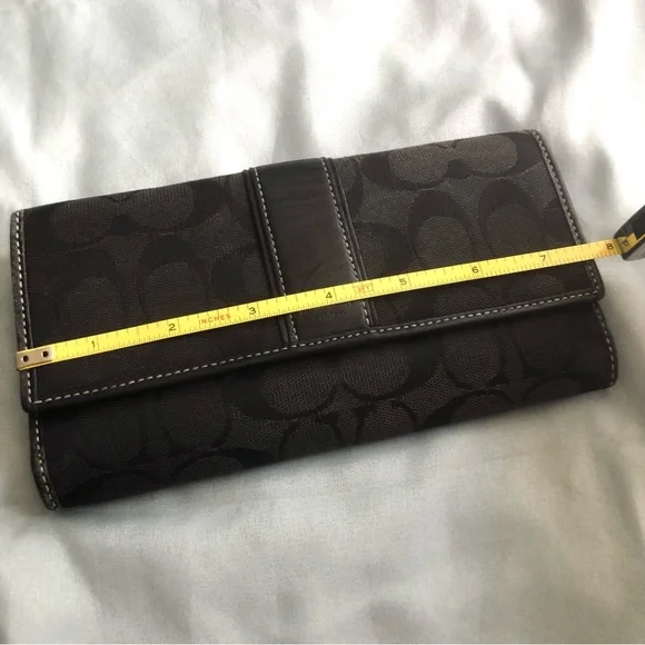 SOLD Black Signiture Coach Leatherware Wallet - Picture 7 of 7